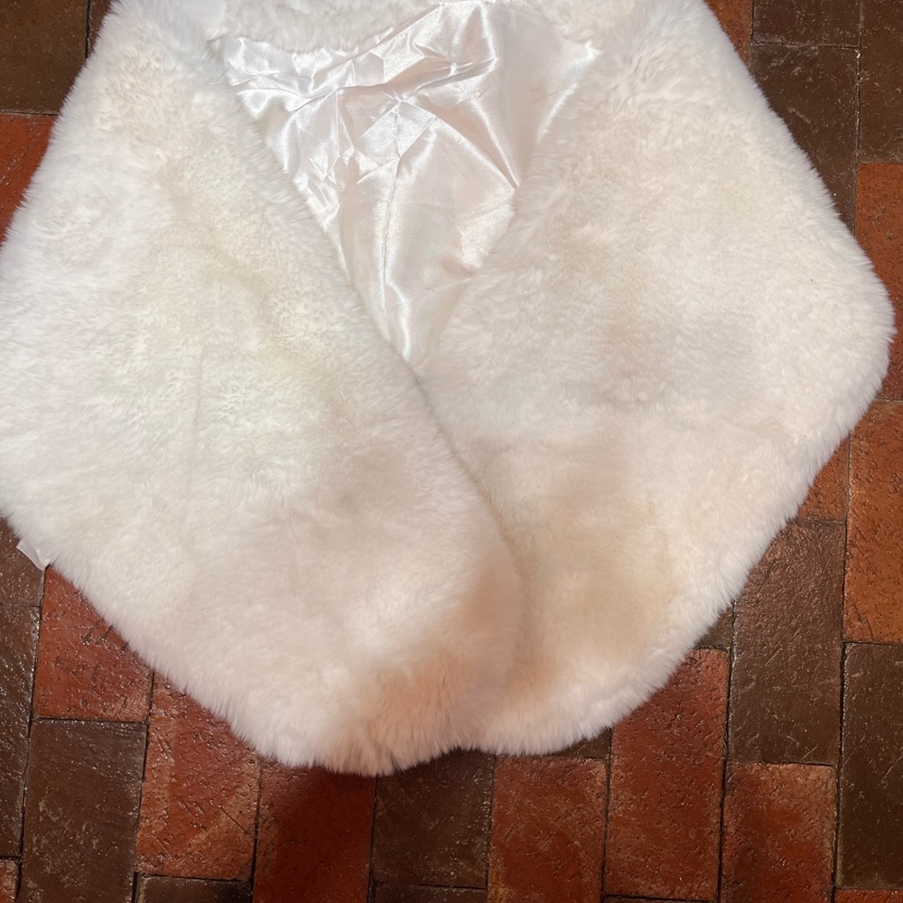 White faux fur wrap Spirit 62” X  13” - Picture 3 of 4